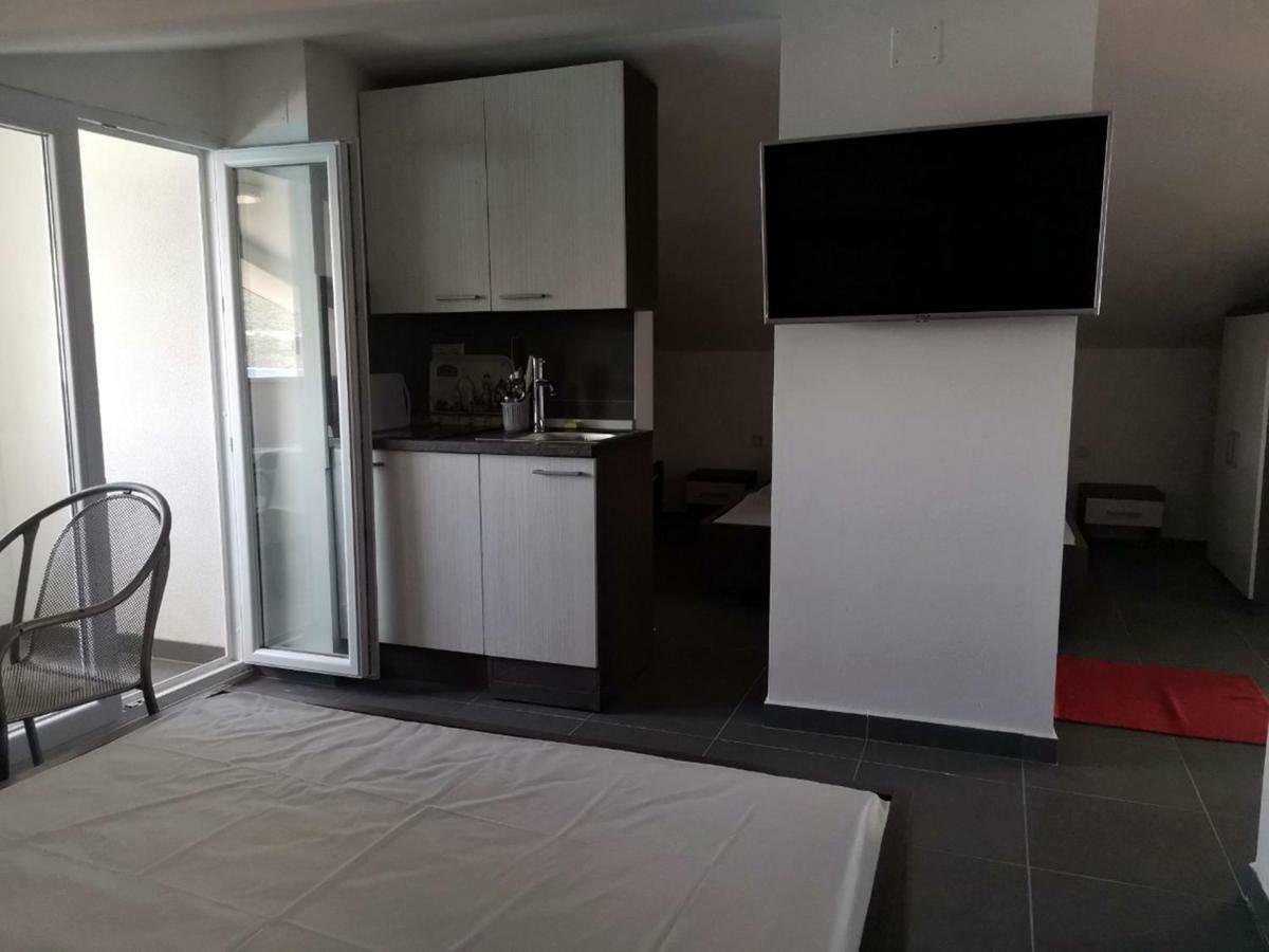 נאום Apartments Lukrecia מראה חיצוני תמונה