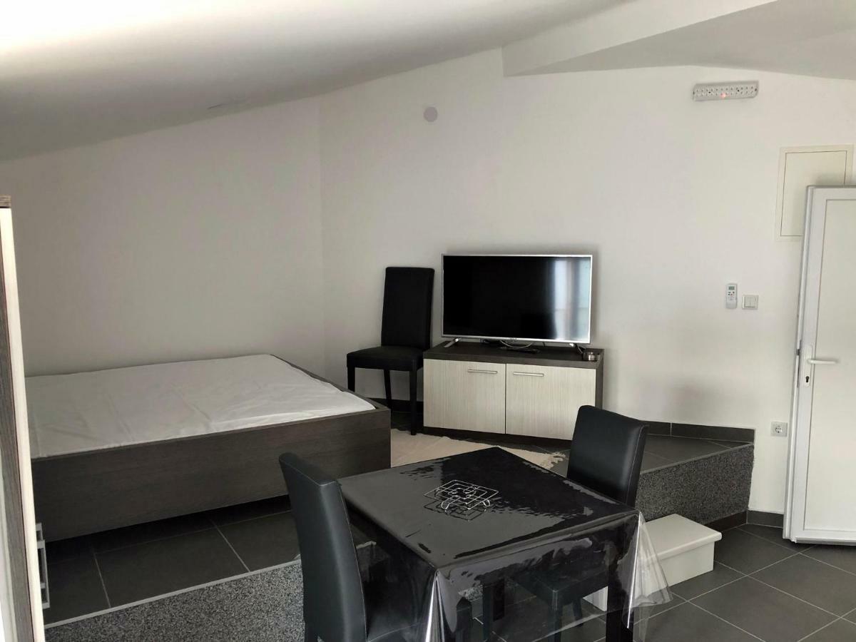 נאום Apartments Lukrecia מראה חיצוני תמונה